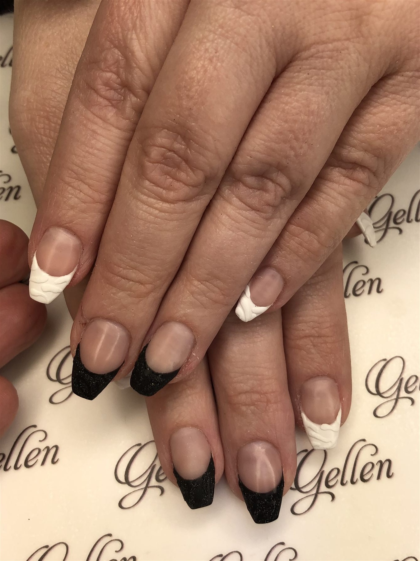 Black & White Textured French
