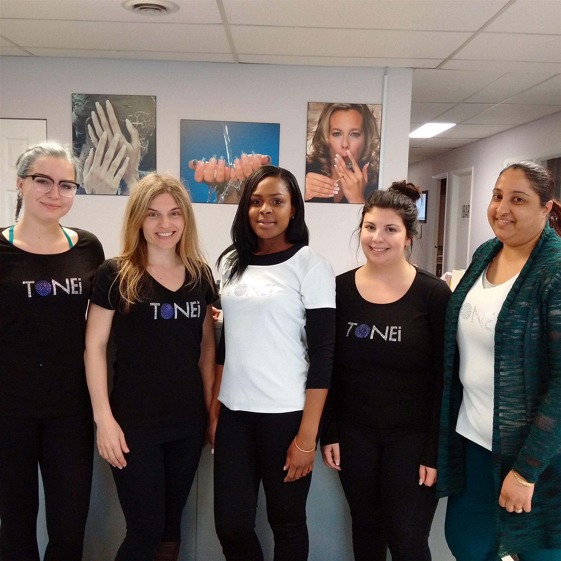A group of TONi nail students at the institute in 2017